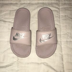 NIKE SLIDES